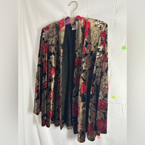 Bfa Classics Jackets & Blazers - VTG Women's L Velvet Black and Gold Metallic with Vibrant Red Floral